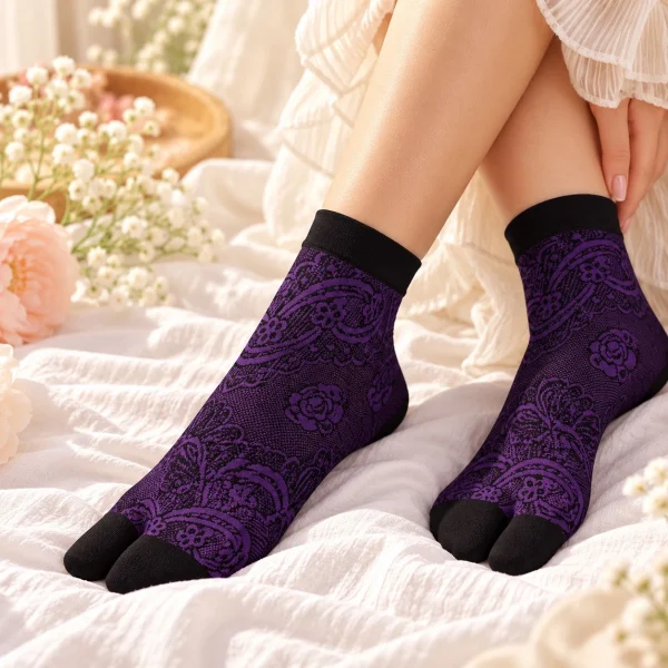 Queen Lace - Thumb Socks (Pack of 4)