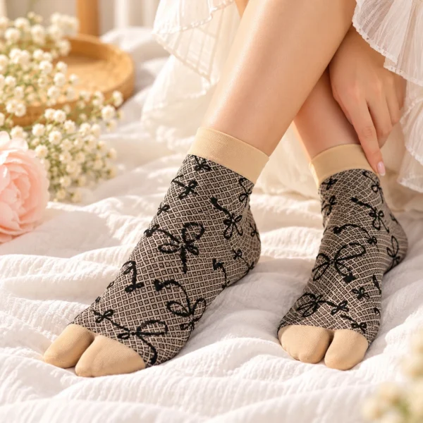 Queen Lace - Thumb Socks (Pack of 4)