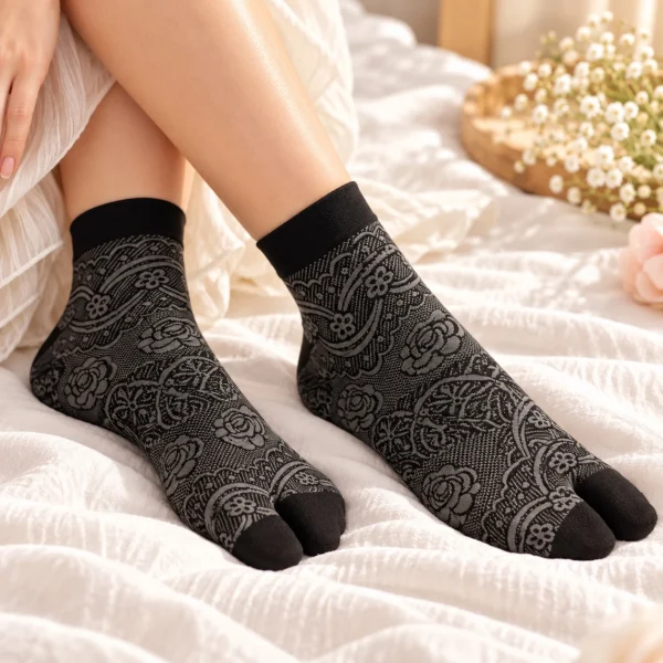 Queen Lace - Thumb Socks (Pack of 4)
